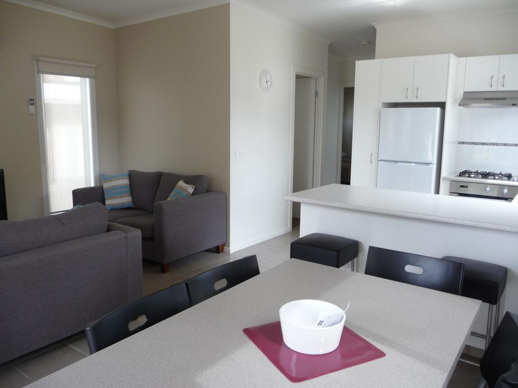 Kangerong Holiday Park Red Hill South Room photo